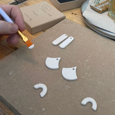 08/11/2025 | 10u00-12u30 | Gastworkshop bij HET KLEIHUS | keramische juwelen glazuren